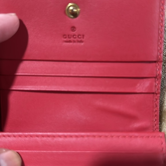 Gucci cherry elegant wallet like new..with box one light crease on the inside - Picture 11 of 14